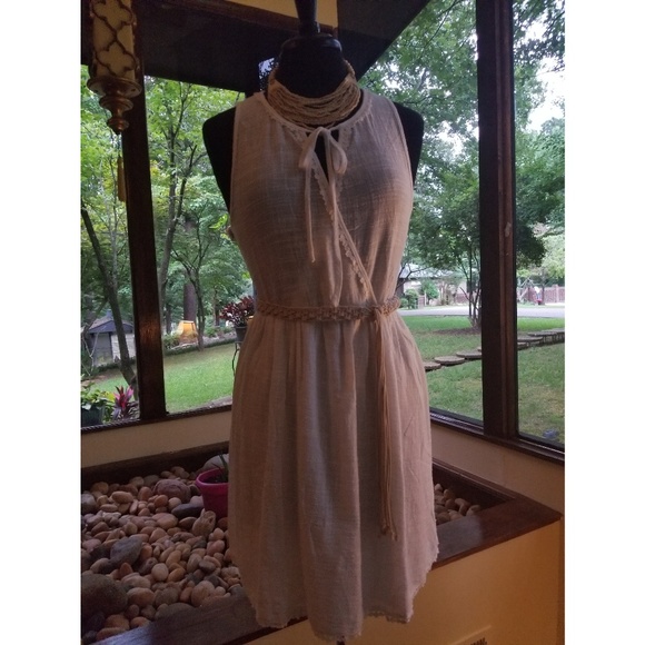 White Sleevess Sundress ( Lined) - Picture 7 of 7